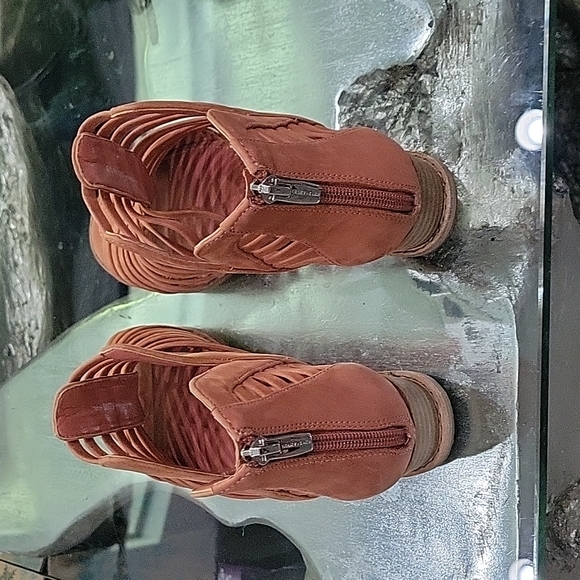 Vince Camuto Gladiator sandals sz 8.5 goddess wedges - Picture 3 of 7